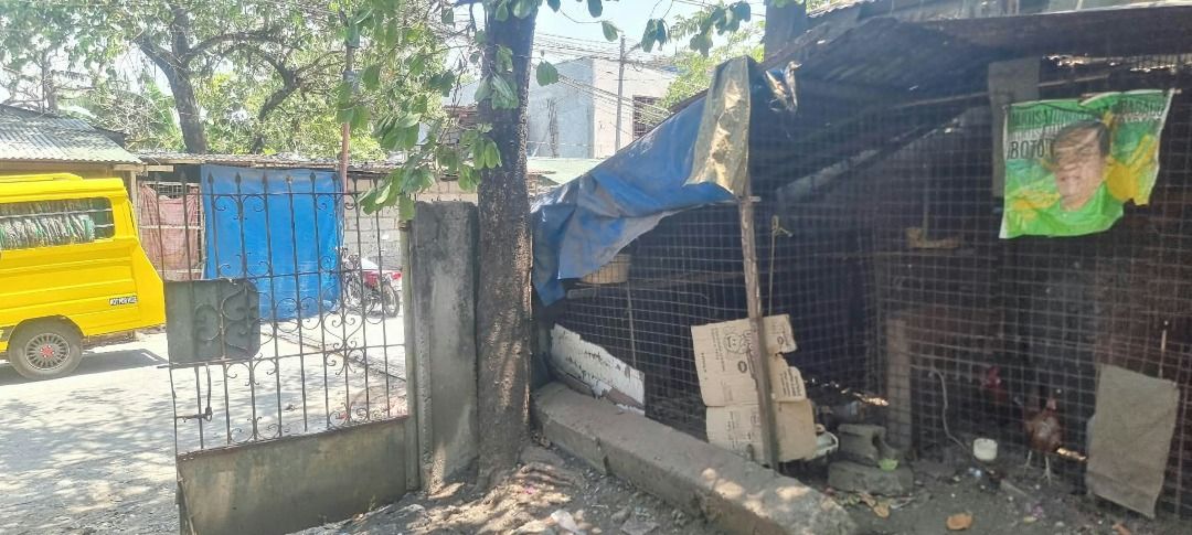 Lot property with small structure and open yard (Category: Lot) located in Caloocan City. Submitted by zenj09 (Listing ID 1471039677, Image 3). Description: 🏡 LOT FOR SALE IN SAN NICOLAS, BACOOR, CAVITE! 📍 💰 Asking Price: ₱16,000,000 Looking for a prime property investment in Bacoor, Cavite? This could be the perfect opportunity for you! 📌 Property Details: 📍 Location: San Nicolas, Bacoor, Cavite 🏷️ Block 32, Lot 9 📐 Lot Area: 300 square m