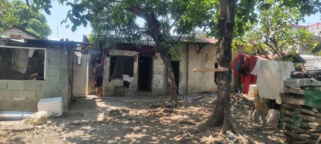 Lot property with small structure and open yard (Category: Lot) located in Caloocan City. Submitted by zenj09 (Listing ID 1471039677, Image 2). Description: 🏡 LOT FOR SALE IN SAN NICOLAS, BACOOR, CAVITE! 📍 💰 Asking Price: ₱16,000,000 Looking for a prime property investment in Bacoor, Cavite? This could be the perfect opportunity for you! 📌 Property Details: 📍 Location: San Nicolas, Bacoor, Cavite 🏷️ Block 32, Lot 9 📐 Lot Area: 300 square m
