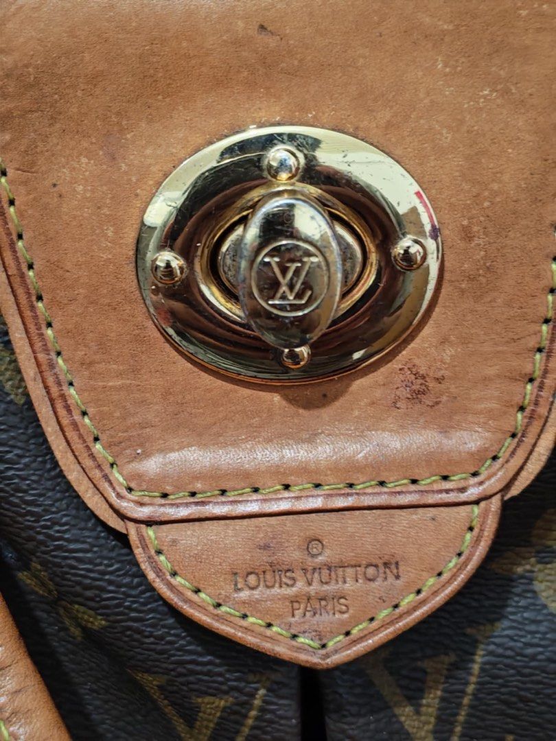 Louis Vuitton (Category: Shoulder Bags) located in Baguio. Submitted by thriftedbaguio (Listing ID 1471094449, Image 3). Description: Very Good Condition Color rate 9.5 Needs cleaning Missing one button.