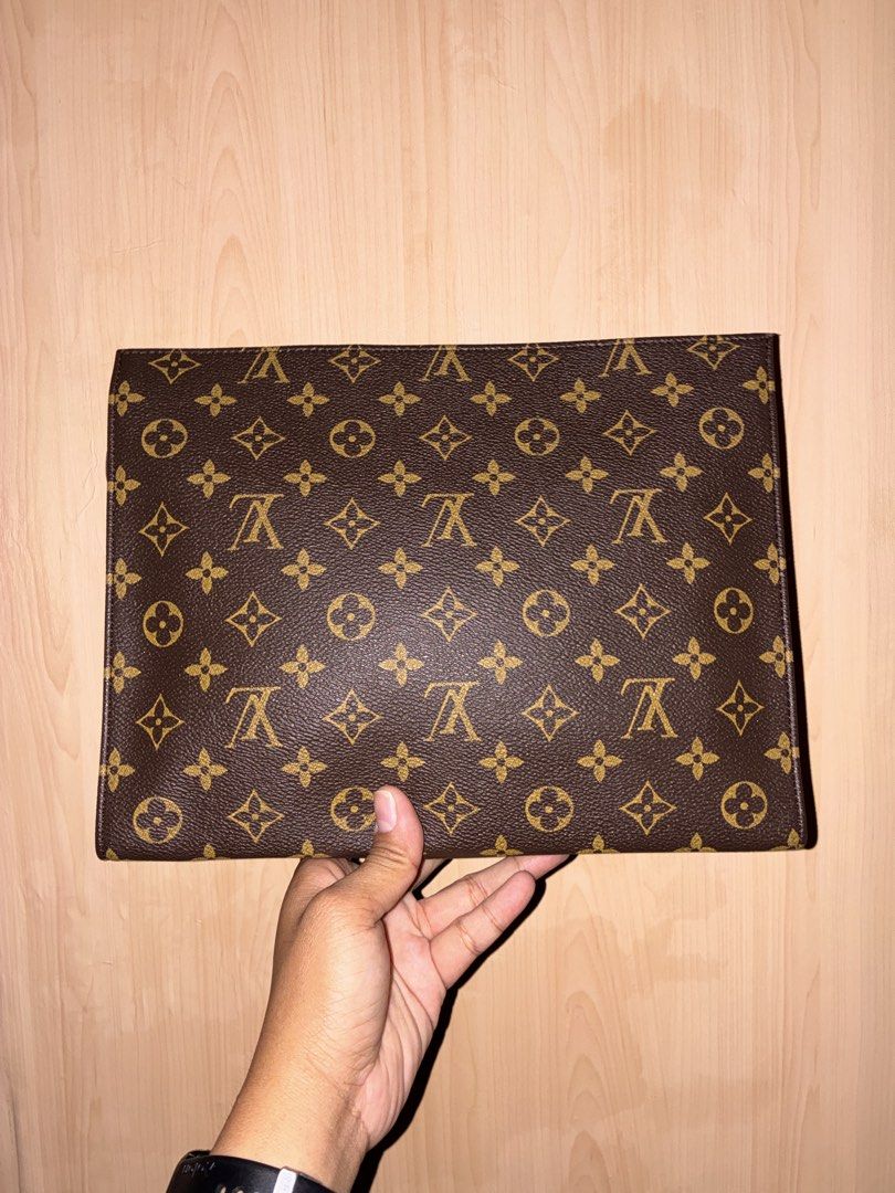 Louis Vuitton Monogram Pouch (Category: Luxury Bags & Wallets) located in Placer. Submitted by talaalond61563 (Listing ID 1471051969, Image 1). Description: - Louis Vuitton monogram canvas exterior - Secure zipper closure with leather pull tab - Stamped with Louis Vuitton Paris and Made in France - Clean light beige fabric interior lining - Generous space for daily essentials or travel items.