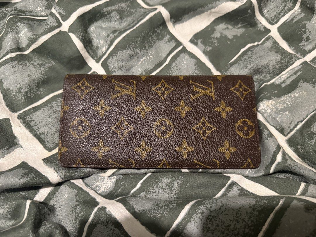 Louis Vuitton Monogram Sarah Long Wallet Brown (Category: Luxury Bags & Wallets) located in Manila. Submitted by safeowl.b6dbb0 (Listing ID 1471023996, Image 1). Description: - Authentic Louis Vuitton long wallet - Iconic monogram canvas with gold-tone hardware - Luxurious brown grained leather interior - Multiple card slots for organization - Secure zipped coin compartment - Stamped Louis Vuitton Paris, Made in France.