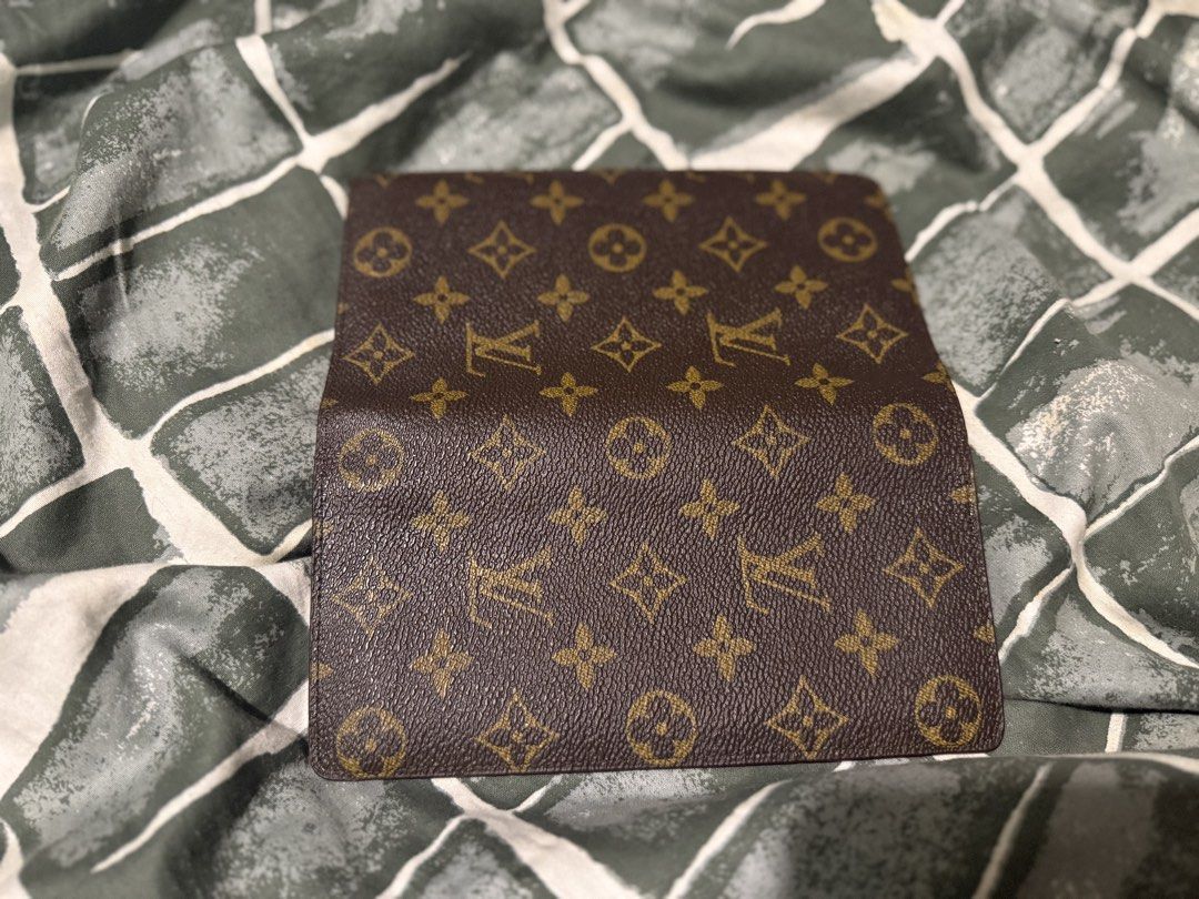 Louis Vuitton Monogram Sarah Long Wallet Brown (Category: Luxury Bags & Wallets) located in Manila. Submitted by safeowl.b6dbb0 (Listing ID 1471023996, Image 2). Description: - Authentic Louis Vuitton long wallet - Iconic monogram canvas with gold-tone hardware - Luxurious brown grained leather interior - Multiple card slots for organization - Secure zipped coin compartment - Stamped Louis Vuitton Paris, Made in France.