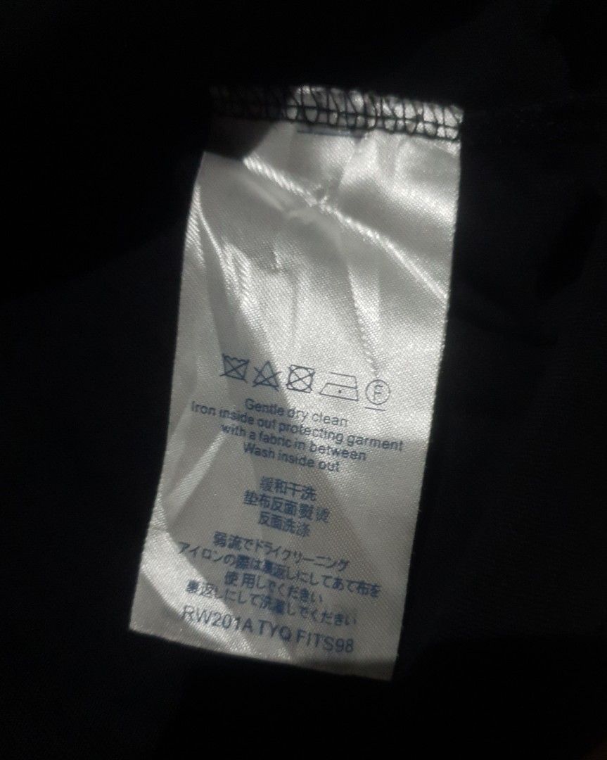 Louis Vuitton Monogram shirt (Category: Shirts) located in San Fernando. Submitted by retro.district. (Listing ID 1471105834, Image 3). Description: - Louis Vuitton Monogram - Size: Large(21x26) - Condition: Excellent - No issue - Color Rate: 9.5/10.
