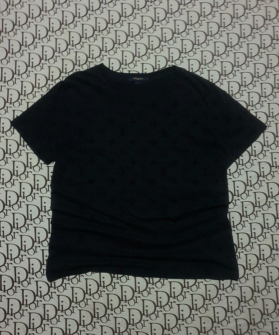 Louis Vuitton Monogram shirt (Category: Shirts) located in San Fernando. Submitted by retro.district. (Listing ID 1471105834, Image 1). Description: - Louis Vuitton Monogram - Size: Large(21x26) - Condition: Excellent - No issue - Color Rate: 9.5/10.