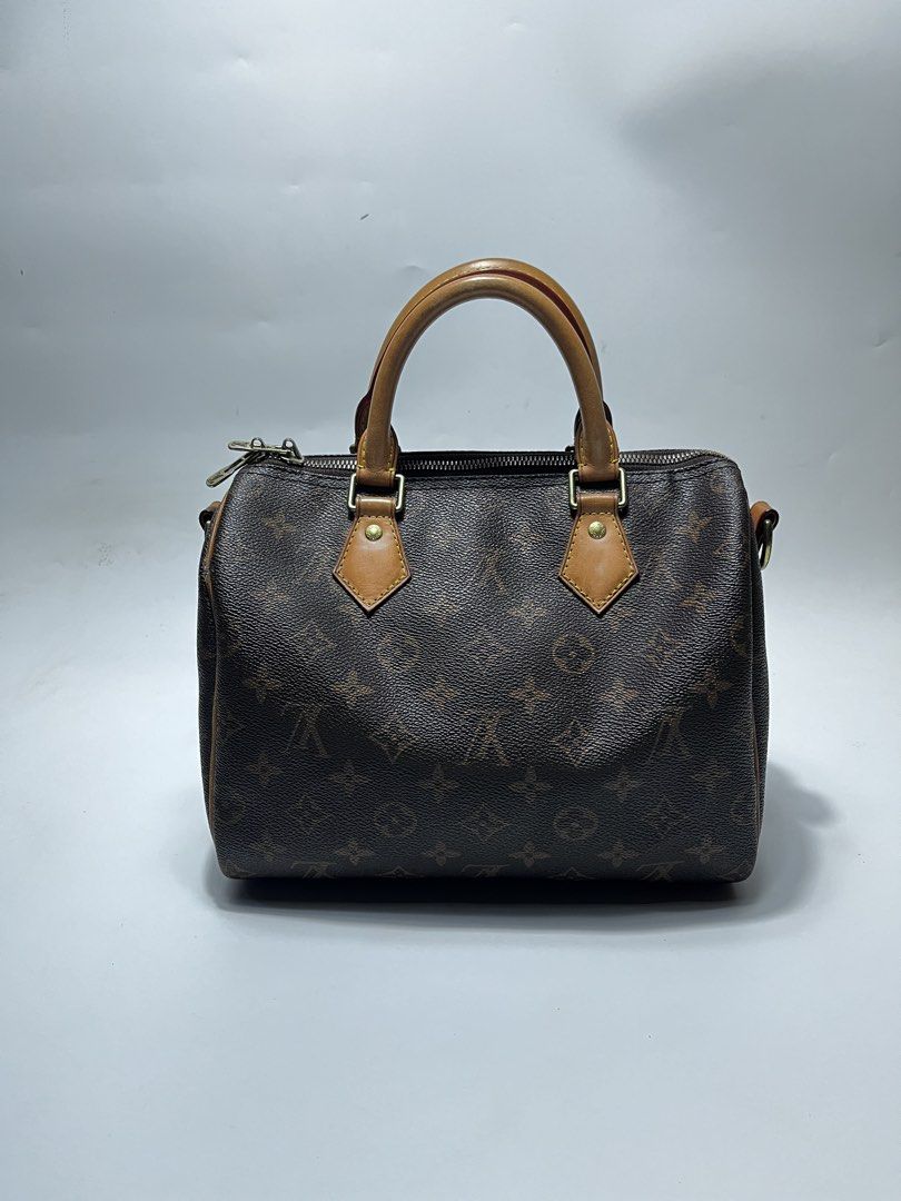 Louis Vuitton Monogram Speedy 25 Handbag (Category: Luxury Bags & Wallets) located in Iloilo. Submitted by fromthebins.ilo2 (Listing ID 1471065641, Image 2). Description: - Authentic Louis Vuitton Speedy 25 handbag - Classic Monogram canvas with brown Vachetta leather trim - Secure top zipper closure with shiny gold-tone hardware - Clean brown fabric interior lining - Features interior leather stamp "Louis Vuitton Paris made in France" - Date cod