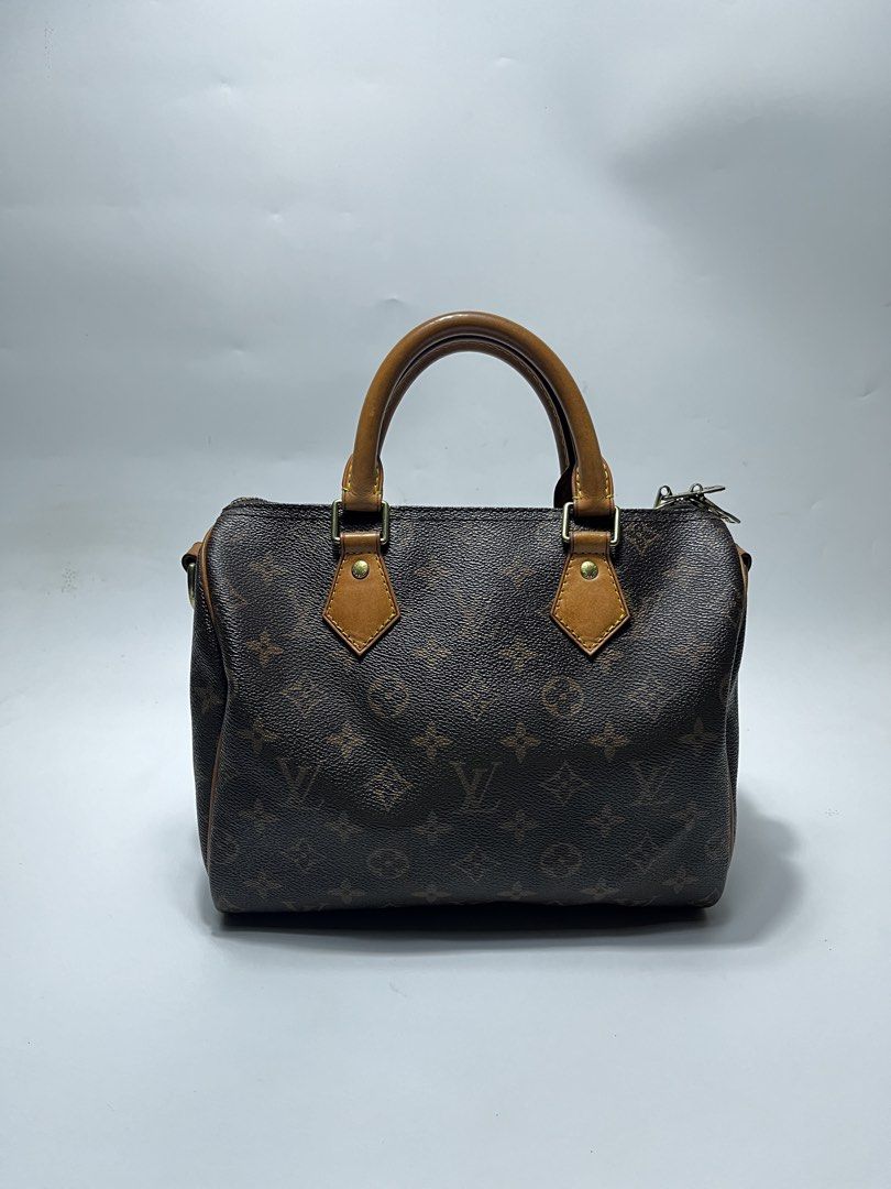 Louis Vuitton Monogram Speedy 25 Handbag (Category: Luxury Bags & Wallets) located in Iloilo. Submitted by fromthebins.ilo2 (Listing ID 1471065641, Image 1). Description: - Authentic Louis Vuitton Speedy 25 handbag - Classic Monogram canvas with brown Vachetta leather trim - Secure top zipper closure with shiny gold-tone hardware - Clean brown fabric interior lining - Features interior leather stamp "Louis Vuitton Paris made in France" - Date cod