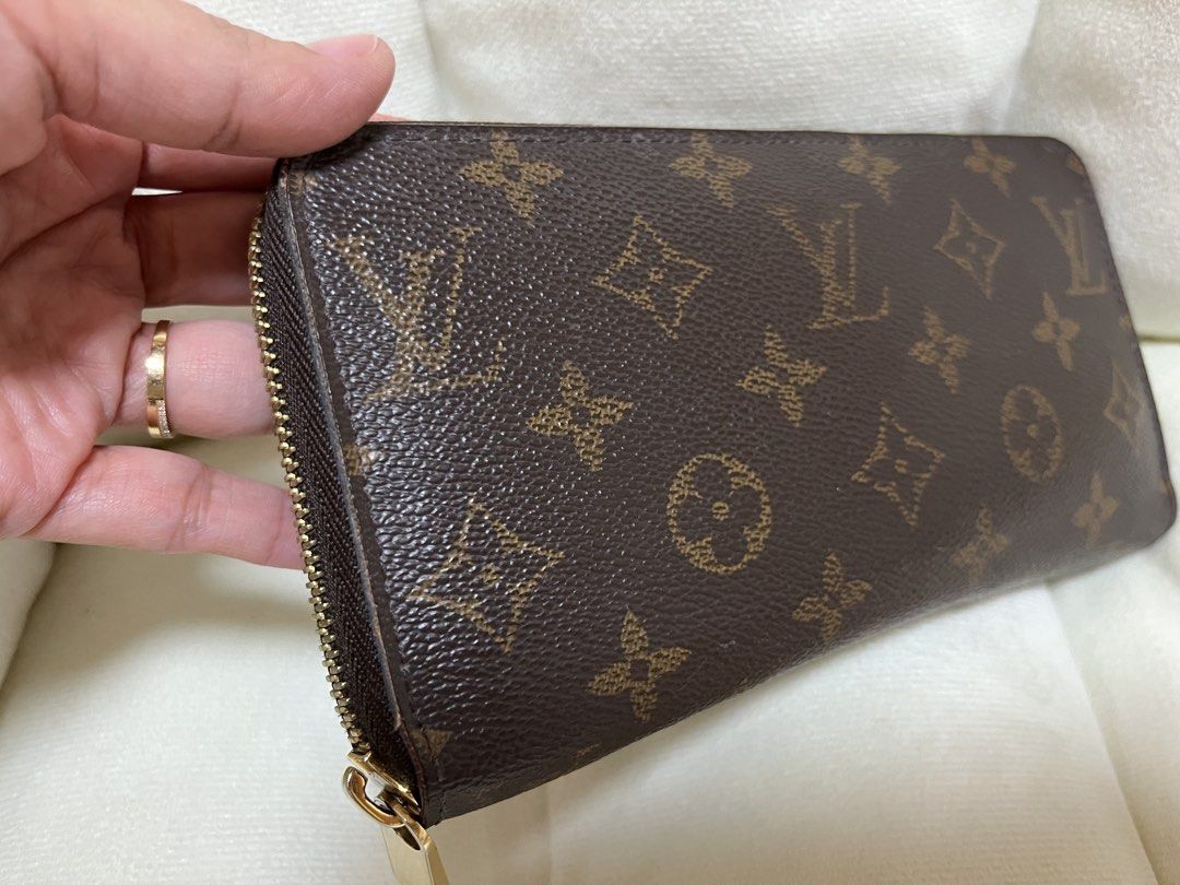 Louis Vuitton Monogram Zippy Wallet Fuchsia (Category: Luxury Bags & Wallets) located in Quezon City. Submitted by missymich20 (Listing ID 1470993166, Image 1). Description: - Authentic Louis Vuitton Monogram canvas zippy wallet - Stunning and vibrant fuchsia pink interior lining - Secure all-around zipper closure with polished gold-tone hardware - Multiple card slots, spacious slip pockets, and a central zippered coin compartment - Clean conditi