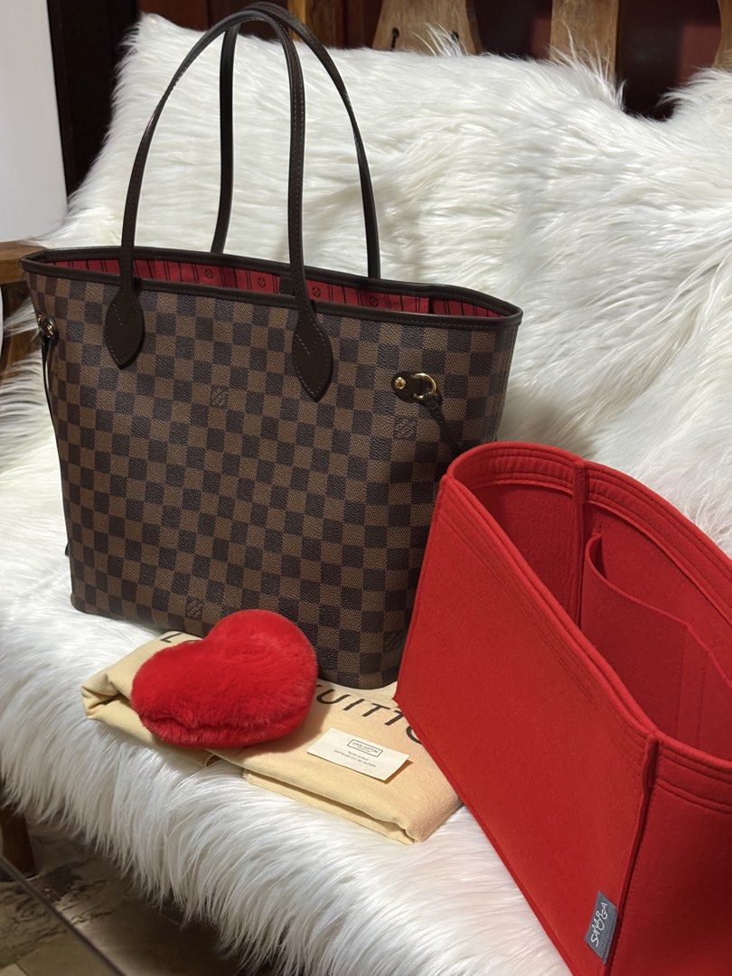Louis Vuitton Neverfull MM Damier Ebene Tote (Category: Luxury Bags & Wallets) located in Mandaue City. Submitted by jane2872 (Listing ID 1470993665, Image 1). Description: - Authentic Louis Vuitton Neverfull MM in classic Damier Ebene canvas - Vibrant red interior lining with clean handles and sturdy leather trim - Includes a matching Samorga red felt organizer insert to keep your things neat - Comes with original dust bag, tags, and a bonus red
