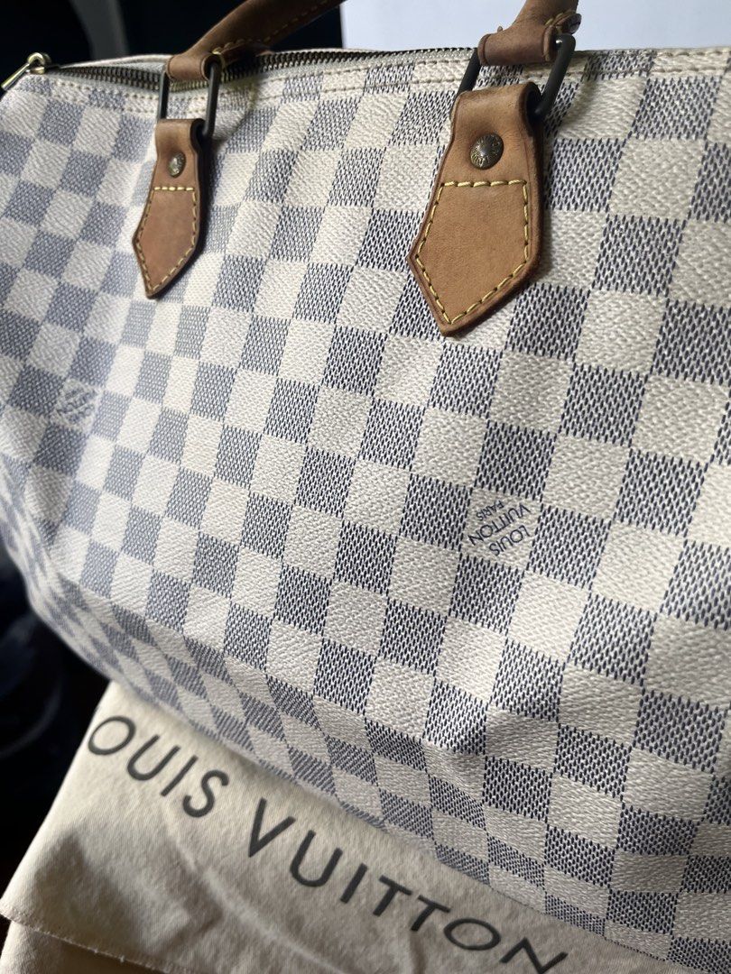 Louis Vuitton Speedy 30 Damier Azur (Category: Purses & Pouches) located in Las Pinas. Submitted by mgmvillaluz (Listing ID 1471042556, Image 3). Description: Original LV Damier Azur Speedy 30. Heavily used; Item AS IS. No box. No receipt. No tag. Original zipper handle got lost and has been replaced with an ordinary one. .