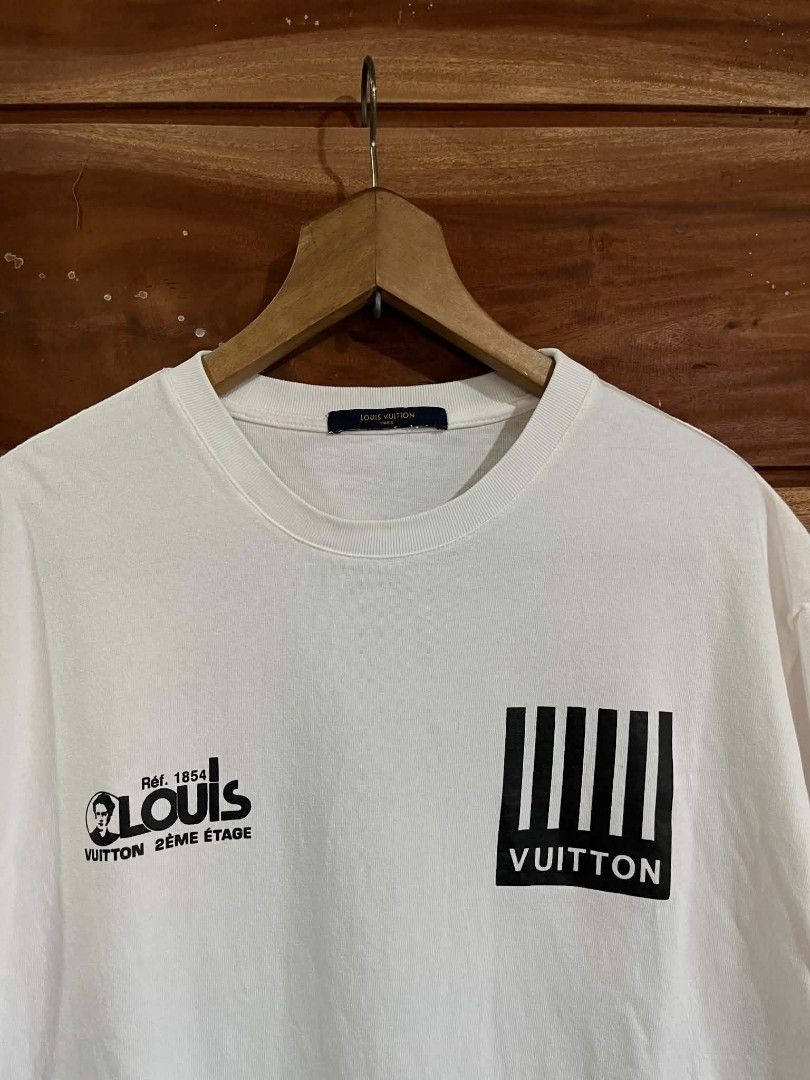 LOUIS VUITTON TEE (Category: Formal Shirts) located in Tagum. Submitted by danelle_closet1106 (Listing ID 1470962929, Image 3). Description: EXCELLENT TO NEW NO ISSUE SIZE:MEDIUM.