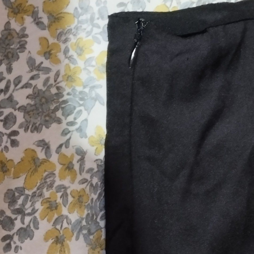 Lovito Black Wide Leg Pants Size M (Category: Jeans) located in Manila. Submitted by lene48 (Listing ID 1470966900, Image 2). Description: - Brand: Lovito - Size: M (EU/S M, US 6) - Color: Solid black - Condition: Brand new with tags attached, 28 to 29 waist, 40 length 11inches wideleg - Features: Side zipper closure and straight cut legs - Style: Versatile for casual or work wear.