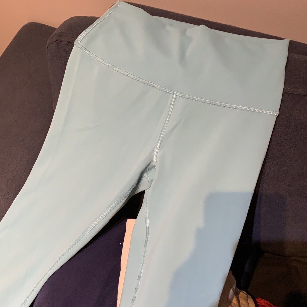 Lululemon Blue Green Leggings (Category: Activewear) located in Pasay City. Submitted by xoxoblair (Listing ID 1471020133, Image 3). Description: In good condition With signs of usage Very high quality Hindi bakat yung ano.