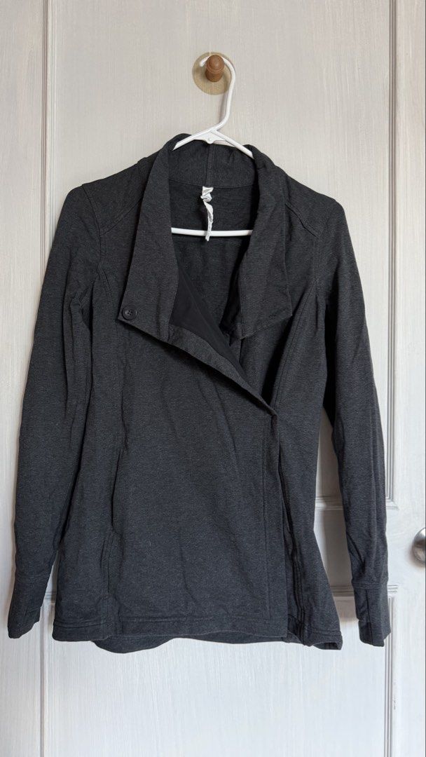 Lululemon convertible coat (Size 4) (Category: Coats, Jackets and Outerwear) located in Pasay City. Submitted by going.minimalist. (Listing ID 1470970070, Image 2). Description: .