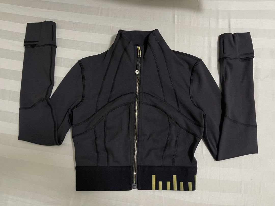 Lululemon Cropped Define Jacket (Category: Activewear) located in Manila. Submitted by freshlemon58885 (Listing ID 1470950999, Image 1). Description: Missing Dot Guaranteed Orig YKK zipper If base on dot probably 4/6 No issue No Crack prints No Lints Exellent condition .