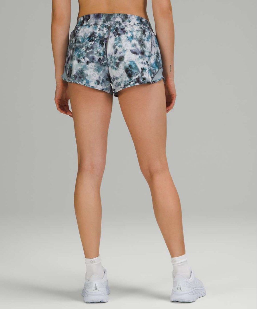 Lululemon Hotty Hot Low Rise Short 2.5” (Category: Activewear) located in Los Banos. Submitted by darlingg01 (Listing ID 1471030730, Image 2). Description: Dot 6.
