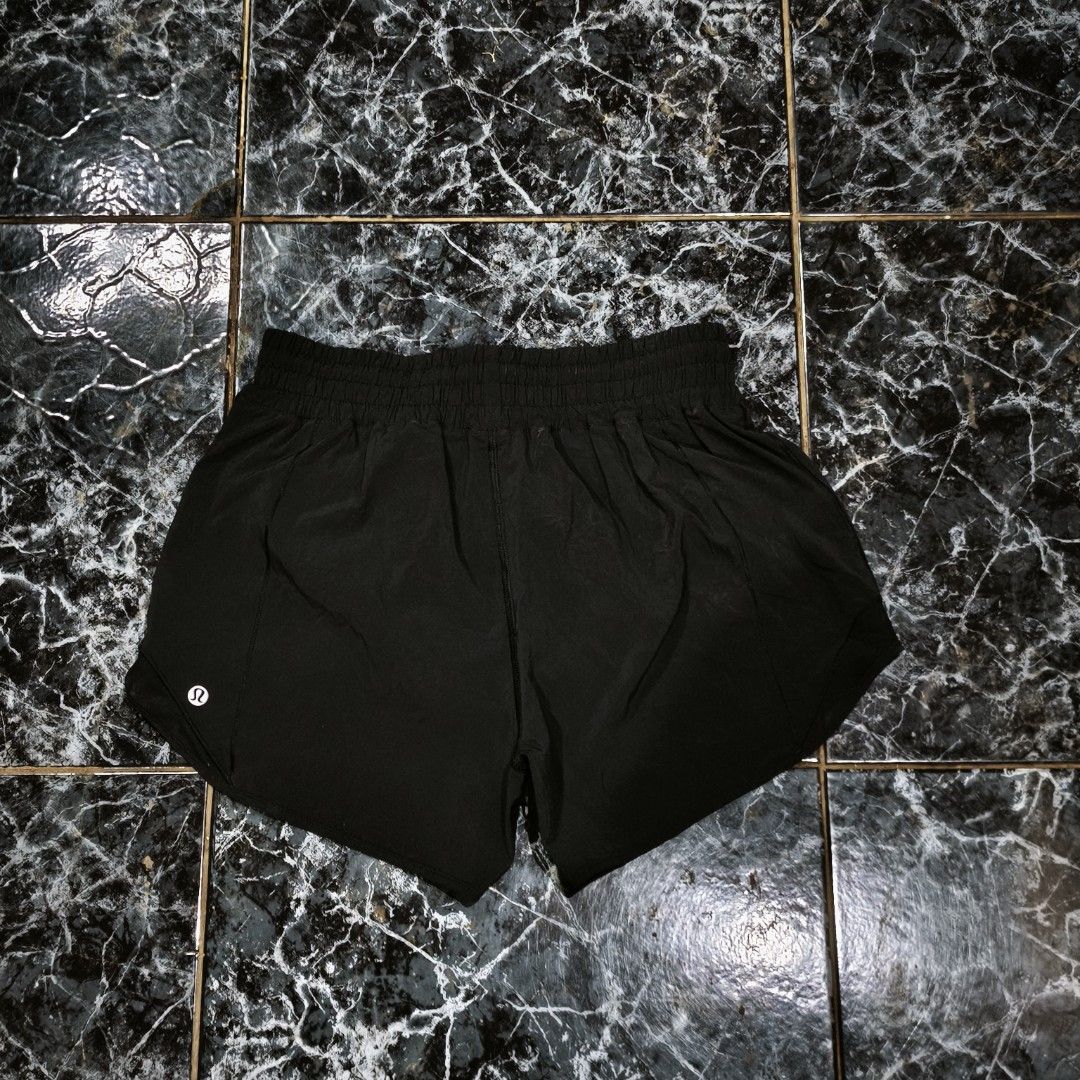 Lululemon Hotty Hot Short High-Rise Long 4" (Category: Shorts) located in Balingoan. Submitted by jagnusthrift.ph (Listing ID 1471069798, Image 3). Description: Lululemon Hotty Hot Short *High-Rise Long 4" Size 6 Ingood condition ₱589 freeshipping.