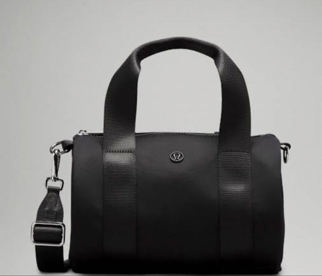 Lululemon knit nylon mini Duffle Bag (Category: Cross-body Bags) located in Marikina City. Submitted by maekristine.abadam (Listing ID 1471021849, Image 1). Description: -Authentic black Lululemon duffle bag 5L - Dual carrying handles and adjustable/removable shoulder strap - zipper top closure with signature metal pull tab - Canada bought - no inclusion.