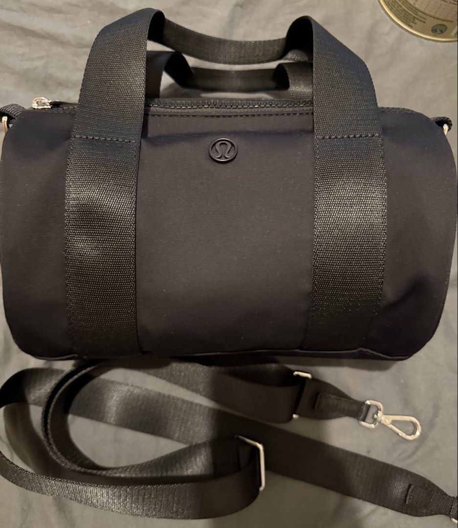 Lululemon knit nylon mini Duffle Bag (Category: Cross-body Bags) located in Marikina City. Submitted by maekristine.abadam (Listing ID 1471021849, Image 2). Description: -Authentic black Lululemon duffle bag 5L - Dual carrying handles and adjustable/removable shoulder strap - zipper top closure with signature metal pull tab - Canada bought - no inclusion.
