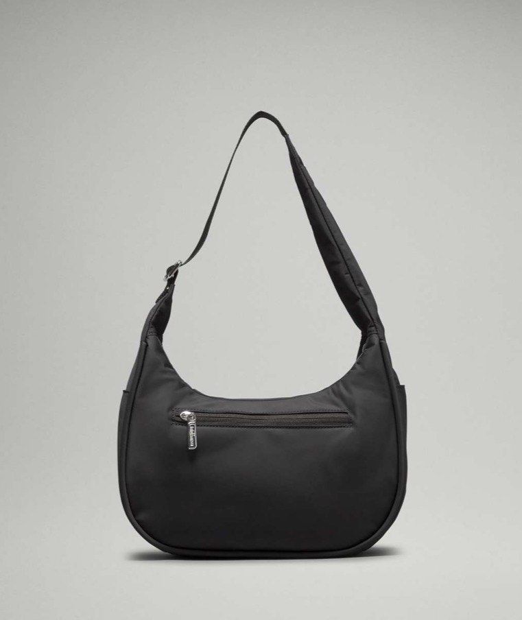 Lululemon Mini Shoulder Bag 4L (Category: Luxury Bags & Wallets) located in Quezon City. Submitted by arterg (Listing ID 1470983147, Image 3). Description: Store bought Lululemon Ontario Mills Mar '26 Lululemon City Essentials Shoulder Bag (4L), a water-repellent nylon crescent-shaped bag featuring a sleek adjustable strap and signature metallic logo accent. This shoulder bag's moon-inspired silhouette is easy to wear. The sleek, adjustable shoul