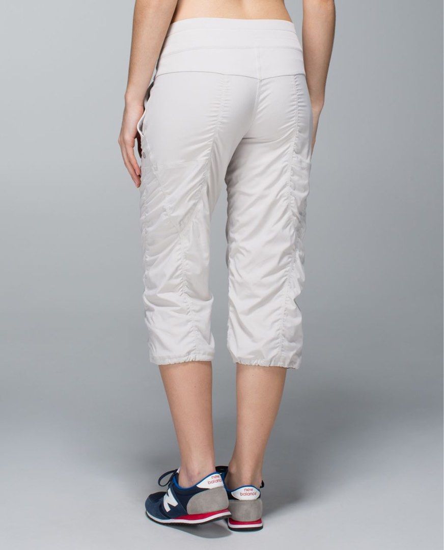 Lululemon Studio Crop *Liner (Category: Activewear) located in Los Banos. Submitted by darlingg01 (Listing ID 1471030467, Image 2). Description: Dot 8.