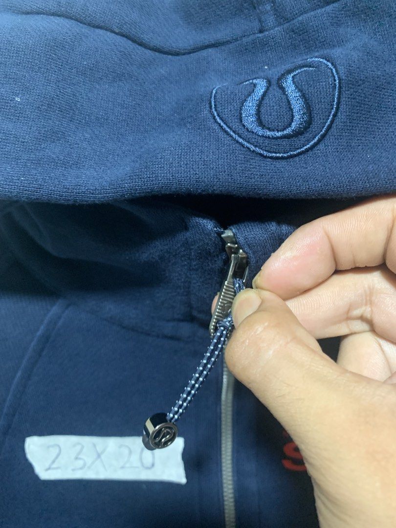 Lululwmon crop jacket (Category: Coats, Jackets and Outerwear) located in Tarlac. Submitted by zain-zaniyah (Listing ID 1470995709, Image 3). Description: .