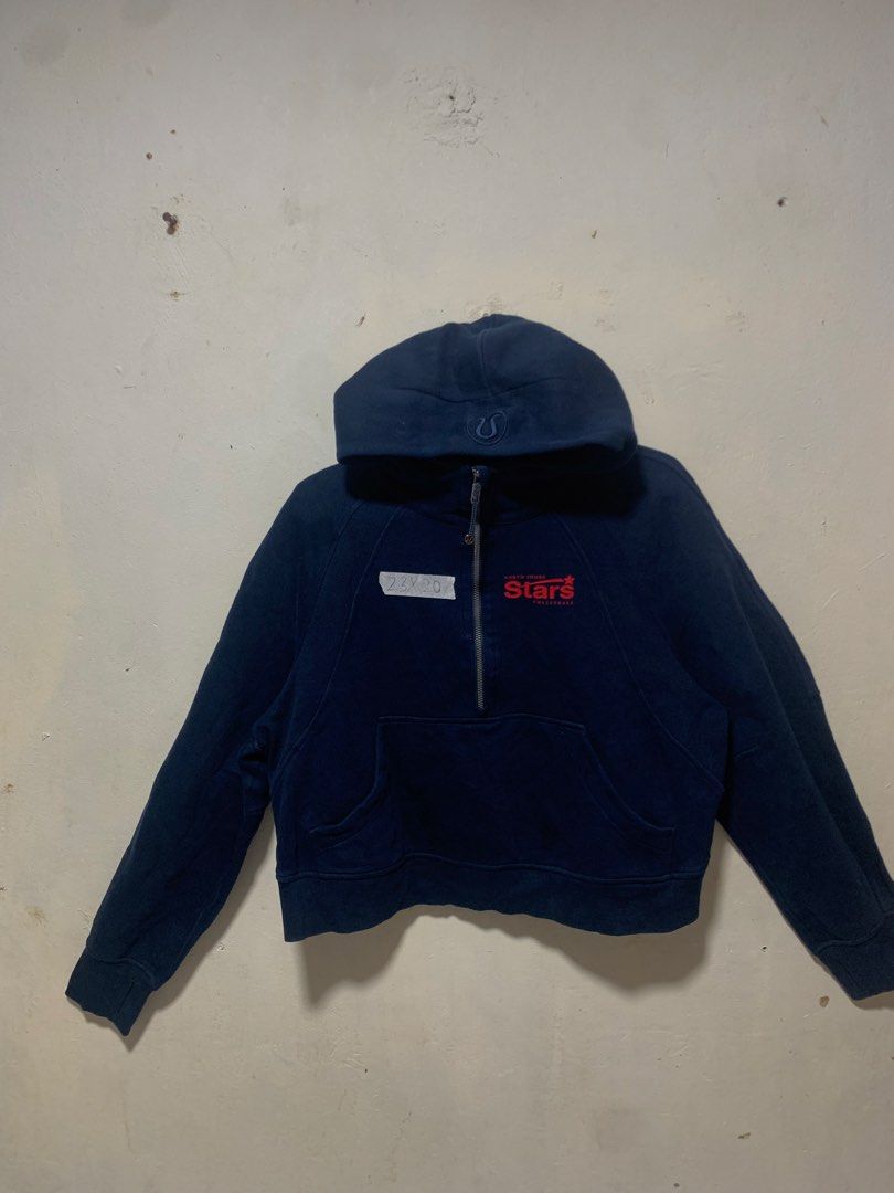Lululwmon crop jacket (Category: Coats, Jackets and Outerwear) located in Tarlac. Submitted by zain-zaniyah (Listing ID 1470995709, Image 1). Description: .