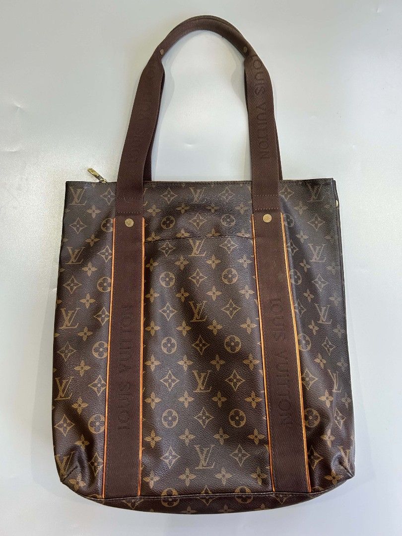 Lv cabas beaubourg (Category: Luxury Bags & Wallets) located in Santa Rosa. Submitted by _ba_mo_si_ (Listing ID 1471038646, Image 1). Description: Bag only Plus sf Dm.