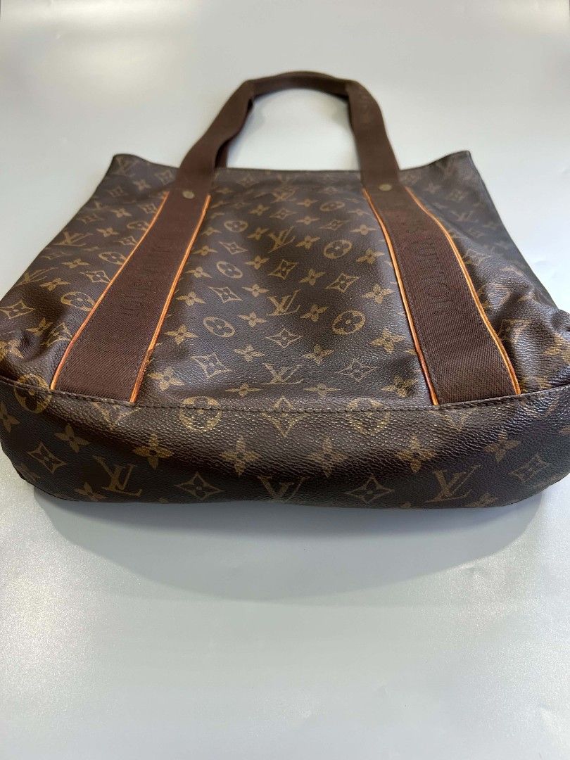 Lv cabas beaubourg (Category: Luxury Bags & Wallets) located in Santa Rosa. Submitted by _ba_mo_si_ (Listing ID 1471038646, Image 2). Description: Bag only Plus sf Dm.