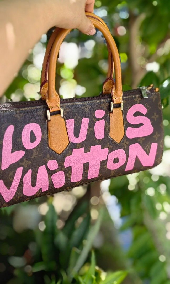 Lv Graffiti (Category: Shoulder Bags) located in Bacolod City. Submitted by darriebags88 (Listing ID 1470967903, Image 3). Description: coded not auth limited edition med size.