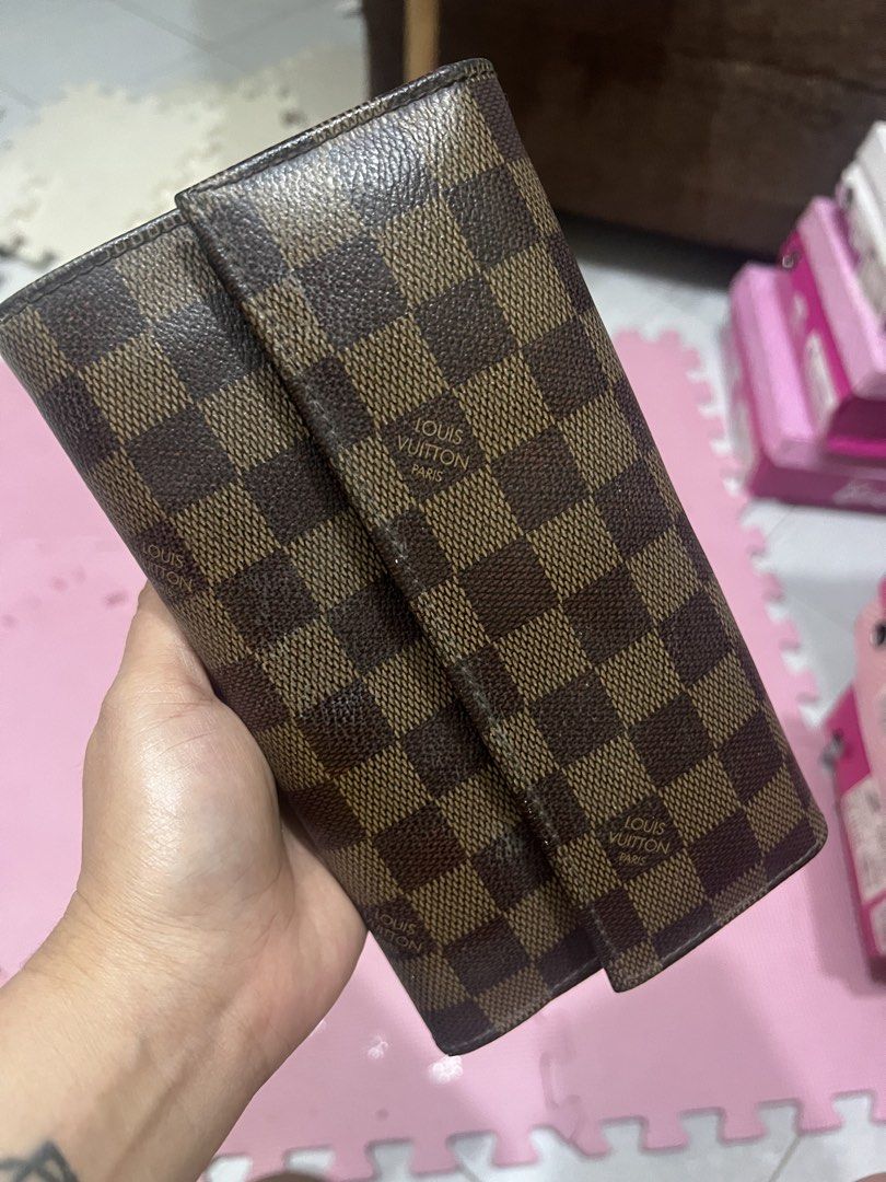 LV long wallet (Category: Wallets & Card holders) located in Antipolo. Submitted by wearyourbrand.ph (Listing ID 1470976338, Image 1). Description: .