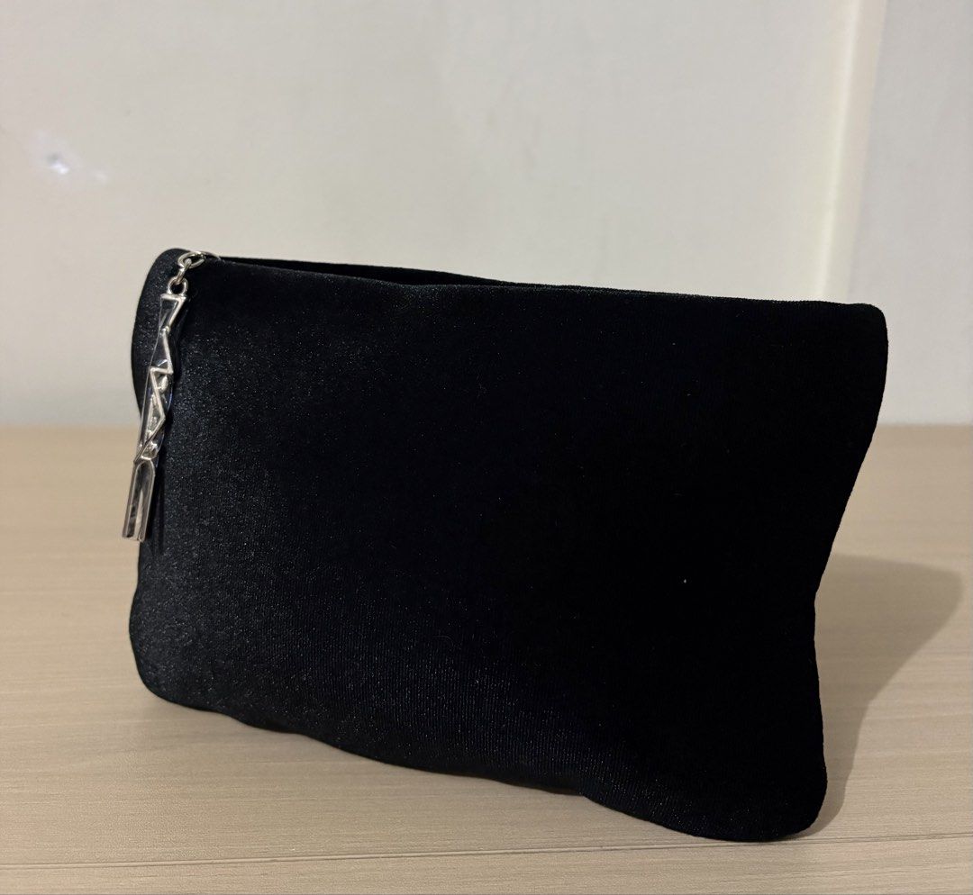MAC Cosmetics Make Up Pouch (Category: Purses & Pouches) located in Cavite. Submitted by chubbsavenue (Listing ID 1471027832, Image 2). Description: .