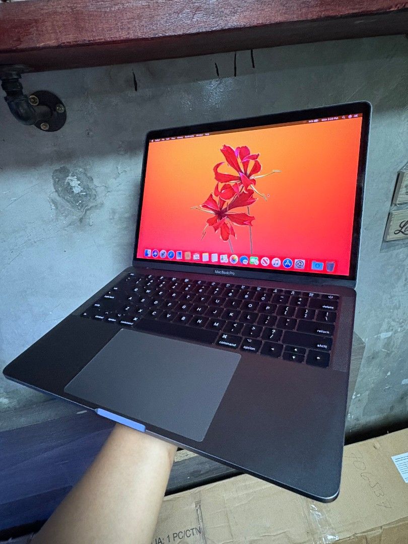 Macbook Pro 17 13inch (Category: Laptops & Notebooks) located in Las Pinas. Submitted by jvpascual25 (Listing ID 1471039717, Image 3). Description: NO REPAIR HISTORY ORIGINAL ALL PARTS 8gb RAM 128gb SSD Malinaw Camera Malakas Speaker Makunat Battery (80 CC) Loc: Las Piñas.