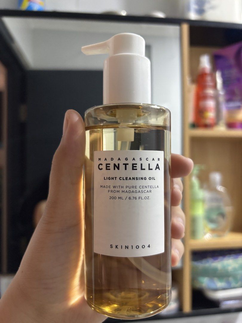 madagascar centella light cleansing oil (Category: Face Care) located in Quezon City. Submitted by prelovedbysasha_ (Listing ID 1470936419, Image 1). Description: for sale : used (20%) madagascar centella loght cleansing oil rfs : not using it anymore (di ko sha bet) -300 + sf -lalamove or jnt 📍fairview, quezon city.