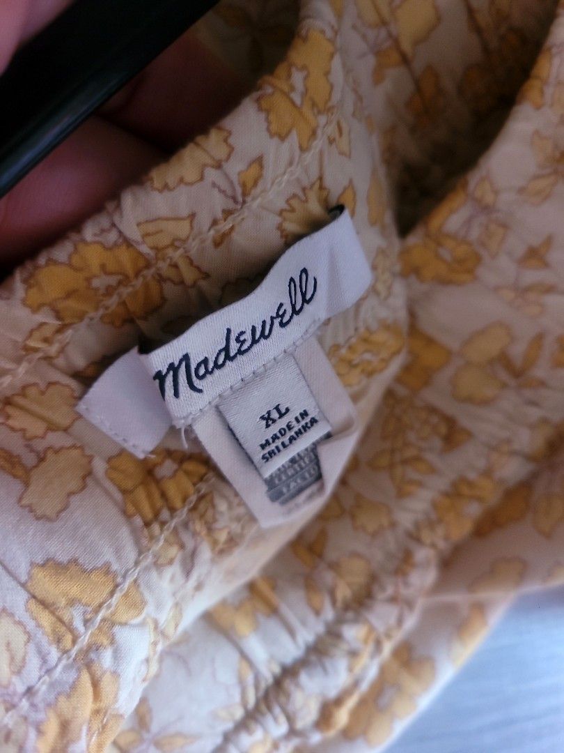 Madewell Tiny Floral Skirt (Category: Skirts) located in Los Banos. Submitted by lopecruz (Listing ID 1470966951, Image 3). Description: 34 to 36" waist 19"length condition: like new, no flaws Large to XL.
