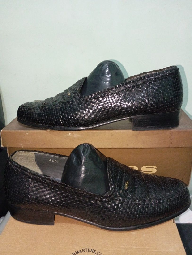 Madras hand-woven leather loafers (Category: Casual Shoes) located in Manila. Submitted by cc_strong (Listing ID 1470964397, Image 3). Description: branded from Japan with box slightly use but all goods photo might be too bright because of light.