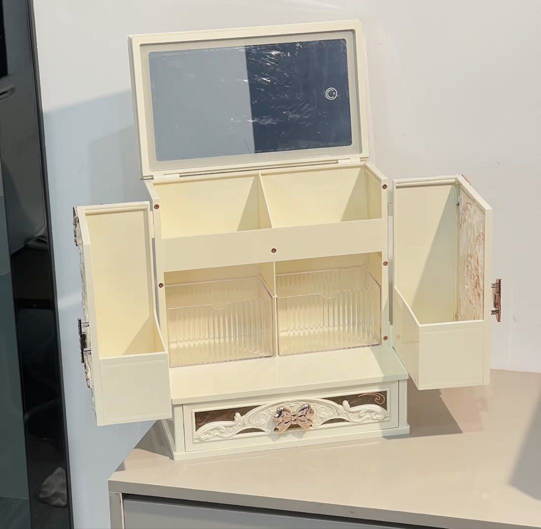 Makeup Storage Box — with LED lights (Category: Storage Boxes & Baskets) located in Las Pinas. Submitted by rich.collects (Listing ID 1471061478, Image 3). Description: 🤎 Features: 🤍 This acrylic makeup organizer features a large storage capacity, providing ample space for cosmetics, skincare products, and accessories, keeping your vanity neat and organized. 🤍 Equipped with an LED three-color lighting mirror (warm, natural, cool), it offers ac