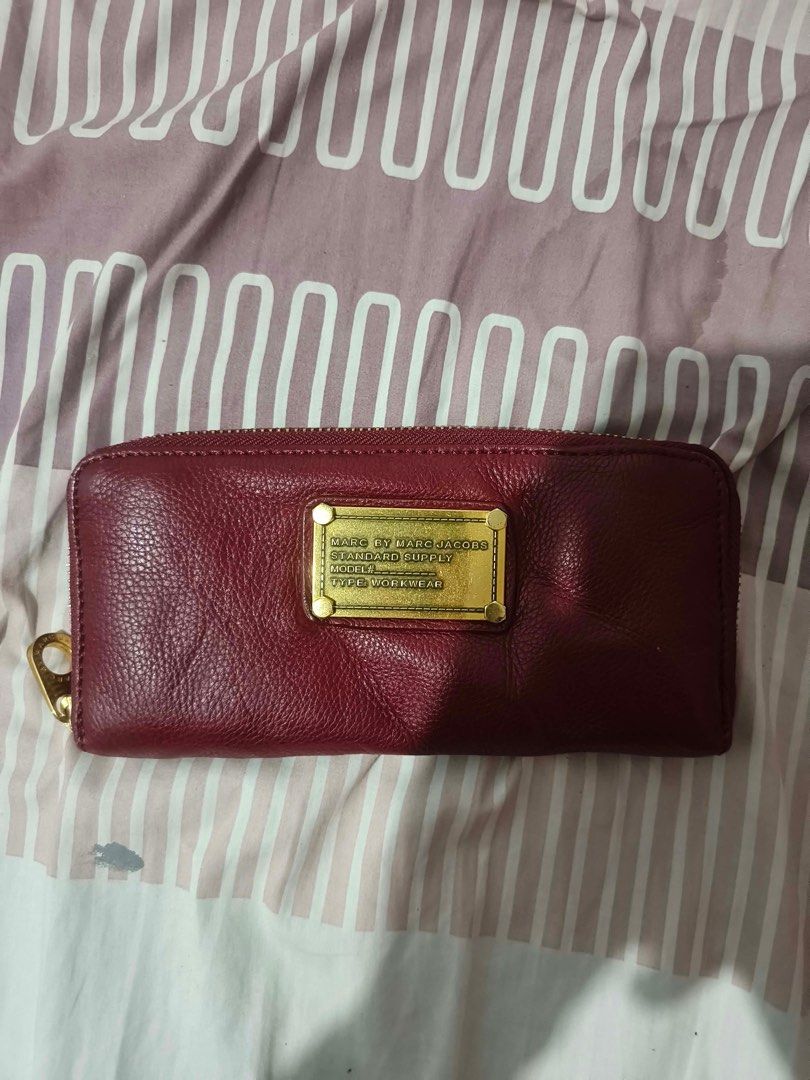 Marc by Marc Jacobs Long Wallet (Category: Luxury Bags & Wallets) located in Alaminos. Submitted by thriftings625 (Listing ID 1471069531, Image 1). Description: No issue Good as new Color rate: 9/10 No scratch, no color transfer.