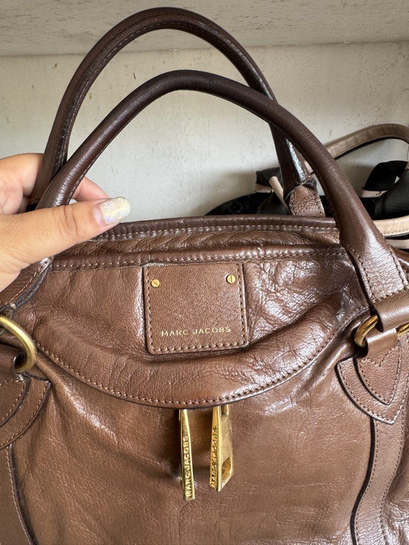 Marc Jacobs (Category: Luxury Bags & Wallets) located in Cagayan de Oro. Submitted by KoaApparelAtbp. (Listing ID 1470950602, Image 2). Description: Has corner edge flaw. Has washable dirt inside. Ukay sourced. Free shipping .