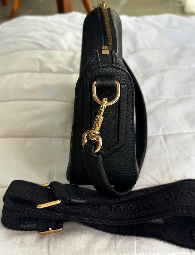Marc Jacobs Drifter Bag (Category: Luxury Bags & Wallets) located in Paranaque City. Submitted by princessitems (Listing ID 1471031147, Image 3). Description: Original Marc Jacobs Bought from trusted online seller @bagislove.cc from Instagram Free crossbody straps RFS: very seldomly used, need to upgrade to a bigger size bag.