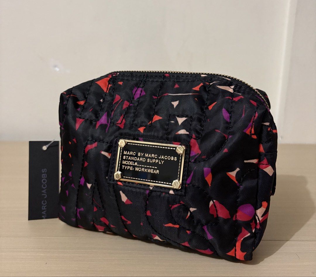 Marc Jacobs Puffer Cosmetic Pouch (Category: Purses & Pouches) located in Cavite. Submitted by chubbsavenue (Listing ID 1471030209, Image 2). Description: This is a GWP (Gift with Purchase) from the actual store. Guaranteed Authentic!.
