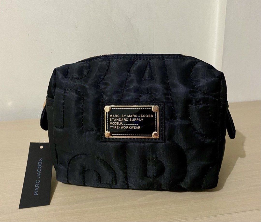Marc Jacobs Puffer Make Up Pouch (Category: Purses & Pouches) located in Cavite. Submitted by chubbsavenue (Listing ID 1471030966, Image 1). Description: This is a GWP (Gift with Purchase) from the actual store. Guaranteed Authentic!.