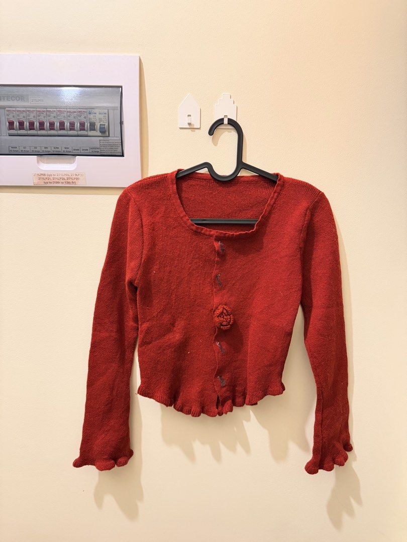 Maroon Knitted Longsleeve (Category: Longsleeves) located in Manila. Submitted by xmagic.shopx (Listing ID 1471006720, Image 1). Description: Purchase 1 item from my listing..