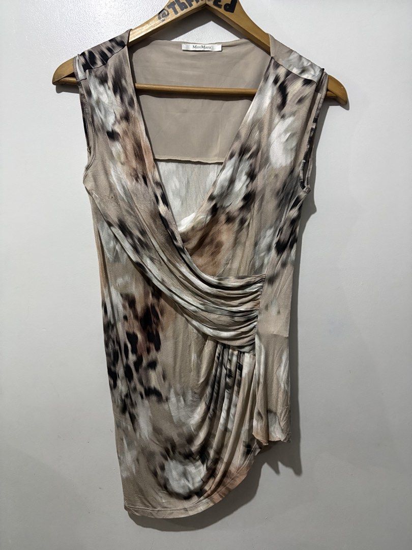 Max Mara Silk Top (Category: Luxury Apparel) located in Makati City. Submitted by ThriftedGoods (Listing ID 1471061314, Image 2). Description: Feel free to ask for more detailed photos In excellent condition No issues Length-30 Width-18.