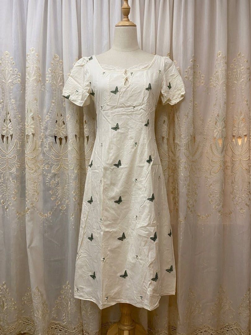 Maxi Dress (Category: Dresses) located in Trece Martires City. Submitted by reloveandrestyle (Listing ID 1470951212, Image 1). Description: -Cotton Maci Dress -Super pretty in actual -Fit to S-M -Embroidered .