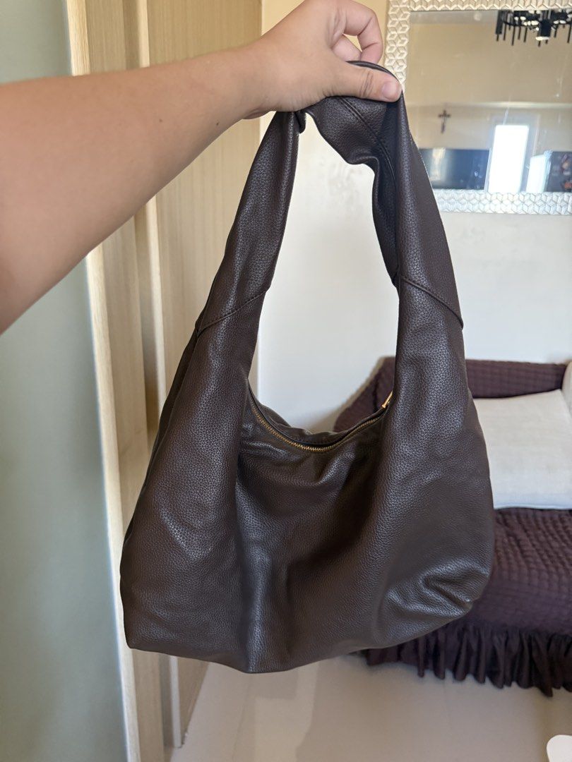 MEDIUM HOBO BAG (Category: Shoulder Bags) located in Manila. Submitted by kluvs2declutter (Listing ID 1471014365, Image 1). Description: Mumu Select Hobo Bag (medium) — rfs: declutter — issues: natanggal na yung gold-plated name ng brand, need wash — no to maselan since need pa ng wash before use!! no other issues — fixed price!! .