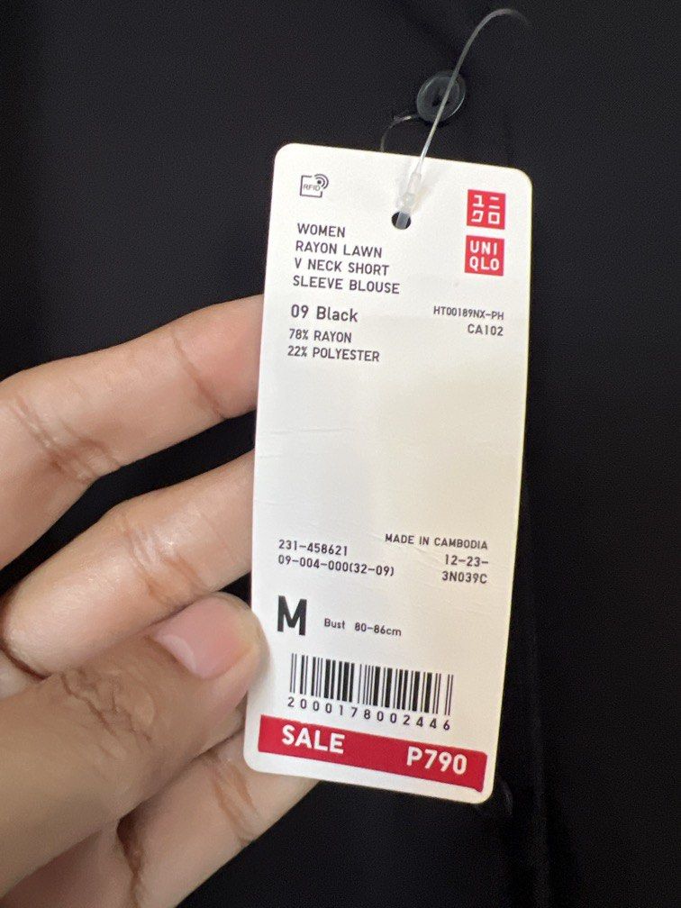 Medium Uniqlo Peplum blouse (Category: Blouses) located in Las Pinas. Submitted by gaeley (Listing ID 1470953325, Image 2). Description: b: 19" armpit to armpit l: 21".