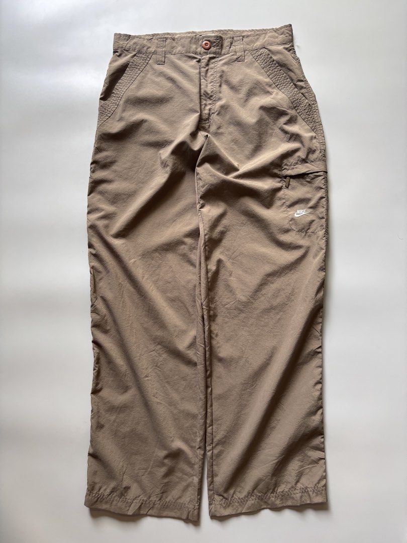 Men’s Nike Vintage Nylon cargo pants (Category: Activewear) located in Cebu City. Submitted by clylejavan060400 (Listing ID 1470977258, Image 1). Description: Men’s Nike Vintage Nylon Cargon Pants ▪️Size Large ▪️Waistline 34 ▪️Length 42 ▪️Excellent ▪️No issue.