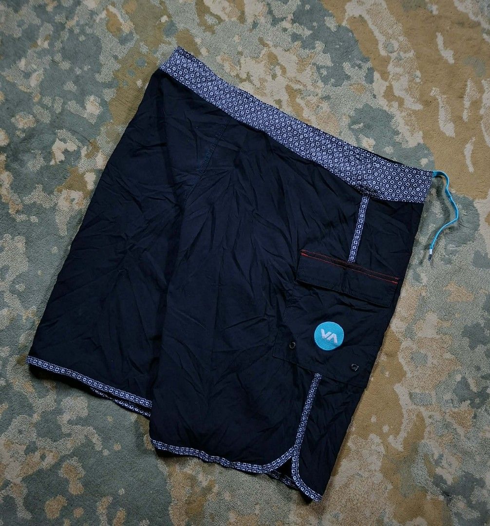 Men's rvca nylon board short (Category: Swim Trunks & Board Shorts) located in Tagaytay City. Submitted by joyjavier1230 (Listing ID 1471115256, Image 3). Description: Men's RVCA nylon Board Short In excellent condition No issues 9.5/10 color rate 34 on tag Waistline:36" Length:20" Leg opening:10.5" Authentic ✅✅✅ 450 +shipping fee Location: Tagaytay Shipping via jnt MOP: gcash DM to purchase 📩📩📩.