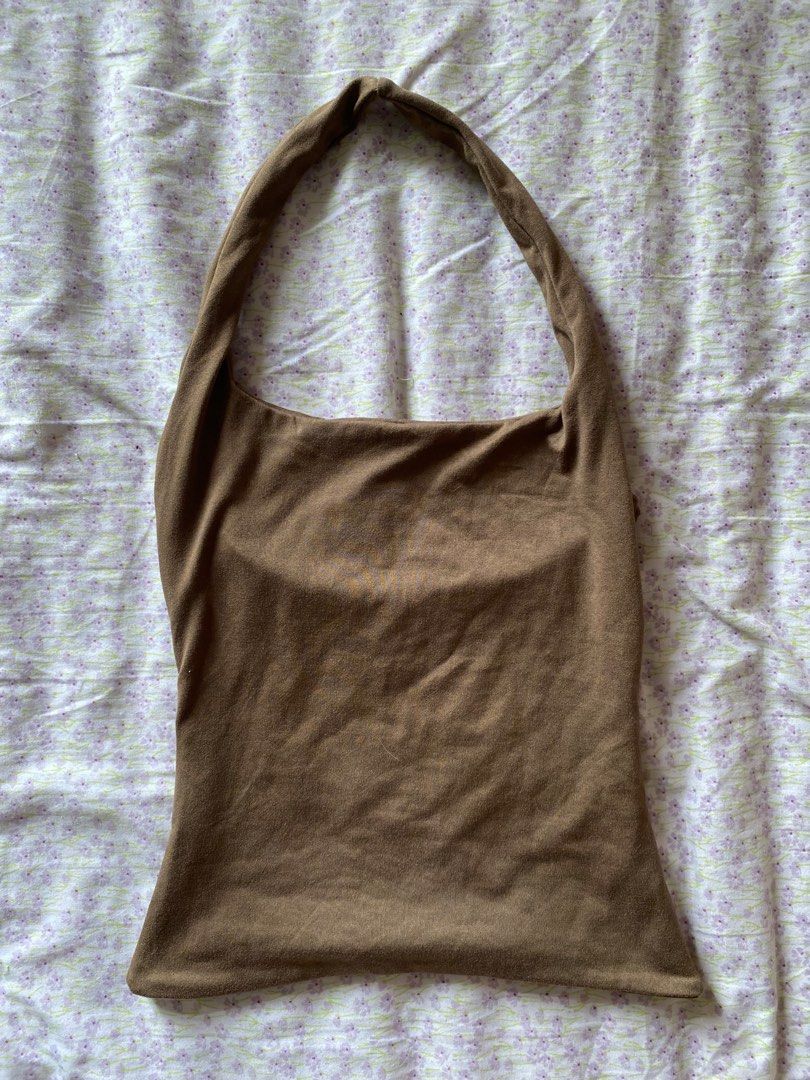 MERA Brown Halter Top Size XS (Category: Sleeveless) located in Quezon City. Submitted by damclothings.ph (Listing ID 1470950329, Image 1). Description: - Brand: MERA - Item: Halter Top - Color: Rich Brown - Size: XS - Material: Soft stretch fabric - Condition: Worn a couple of times, solid shape - Origin: Made in the Philippines.