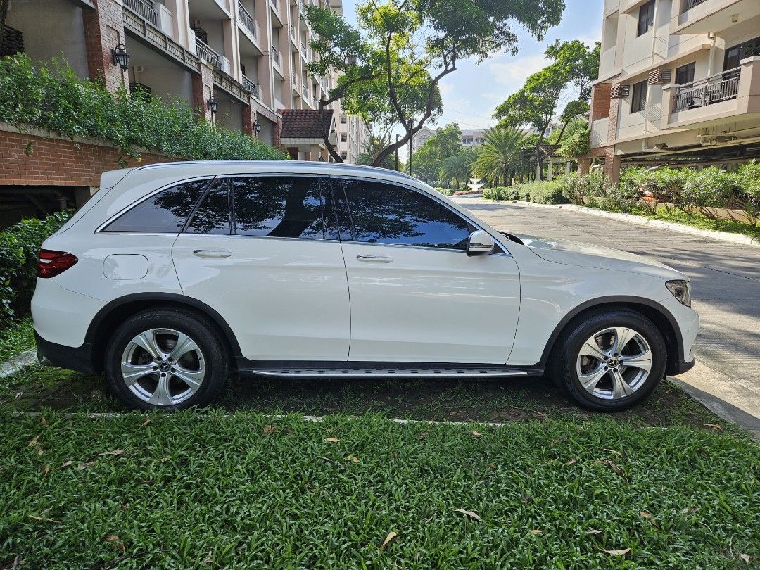 Mercedes-Benz GLC200 Exclusive Auto (Category: Used Cars) located in Taguig. Submitted by 11aiden (Listing ID 1470946831, Image 3). Description: Quick Sale! Mercedes Benz GLC200 exclusive • Year 2018. 66,000km+ • Engine: 2.0-liter turbo charged 4-cylinder petrol • Full options • Auto pilot parking assistance • Black Leather Interior • Apple carplay & Android auto • Casa Maintained • No issues • Not Flooded / No Accident History • Exellent conditi